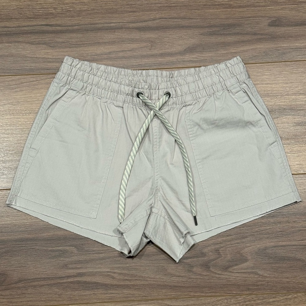Vuori Vintage Ripstop Shorts in Taupe Size XS